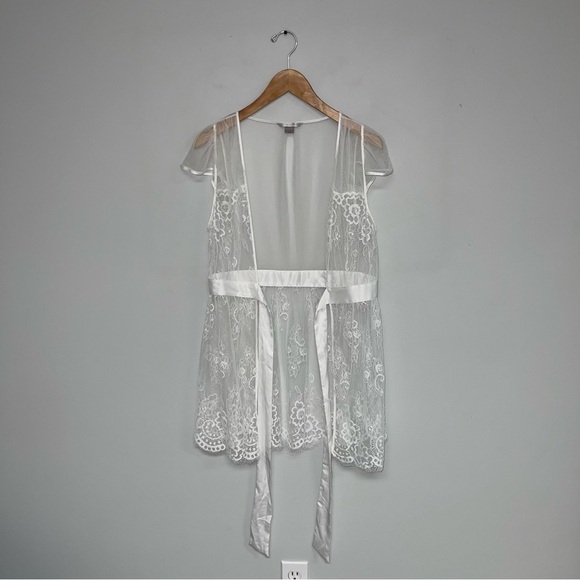 Victoria’s Secret Robe Size Medium White Lace Mesh Flutter Cap Sleeve Open Satin - Picture 5 of 8
